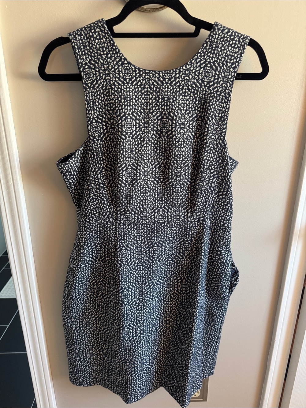 H&M Black and White Sleeveless Mini Dress